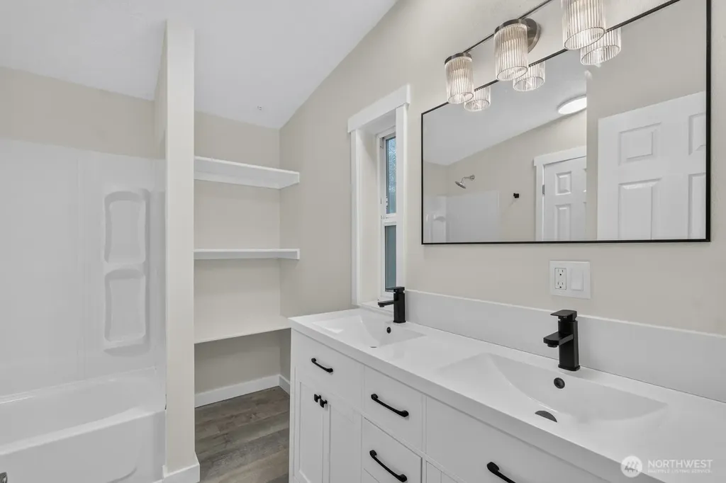 1059 E Crestview Drive Shelton WA 98584