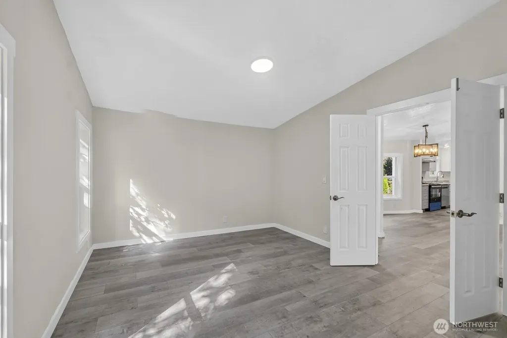 1059 E Crestview Drive Shelton WA 98584