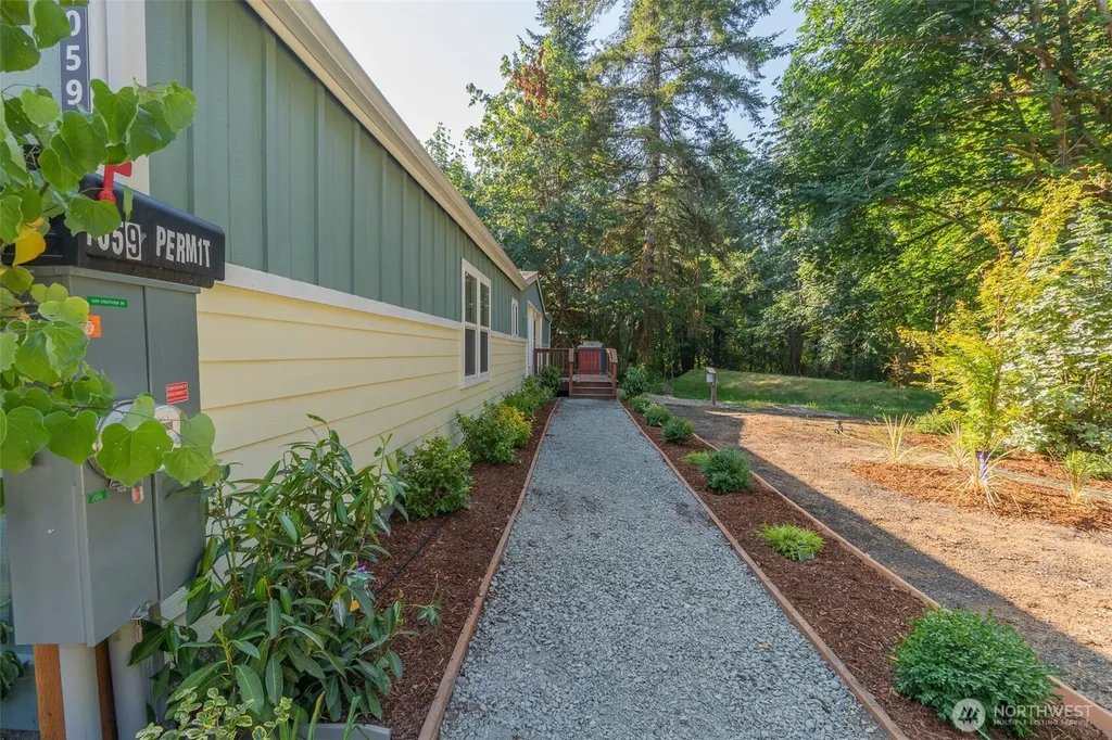 1059 E Crestview Drive Shelton WA 98584