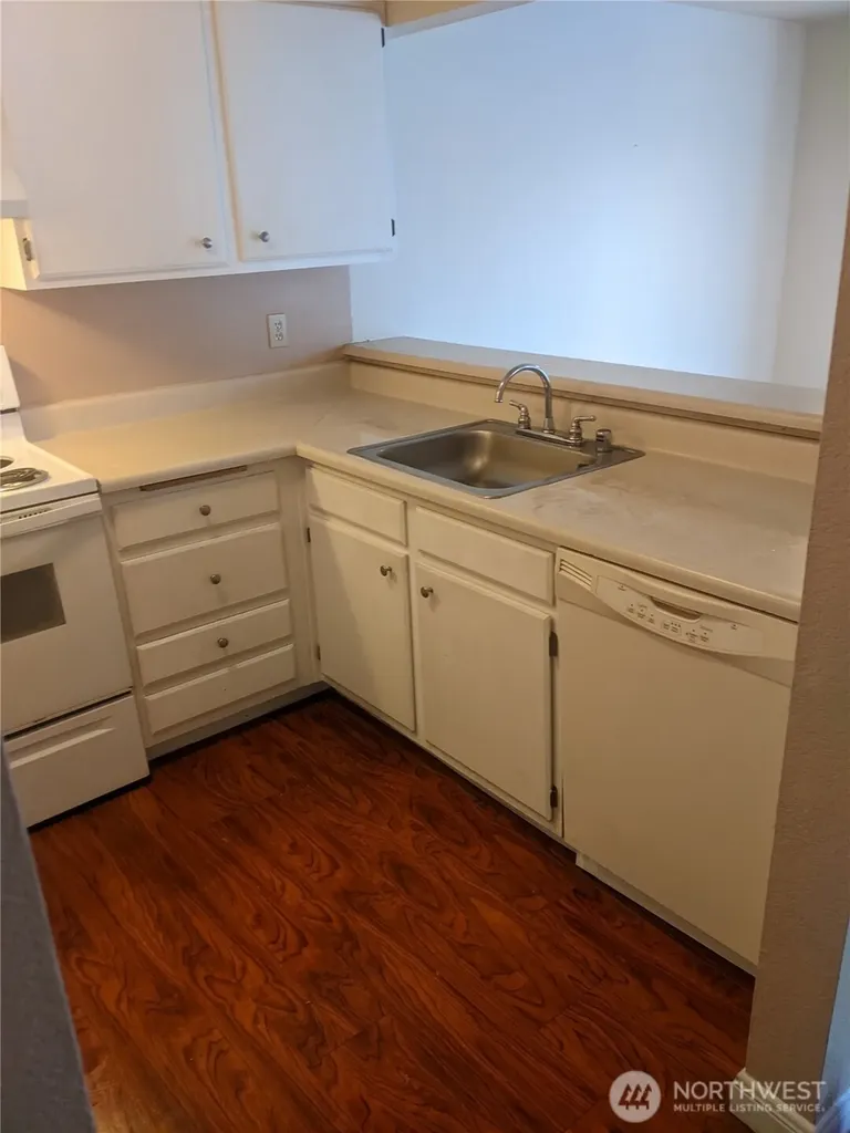 28610 16th Avenue S Federal Way WA 98003