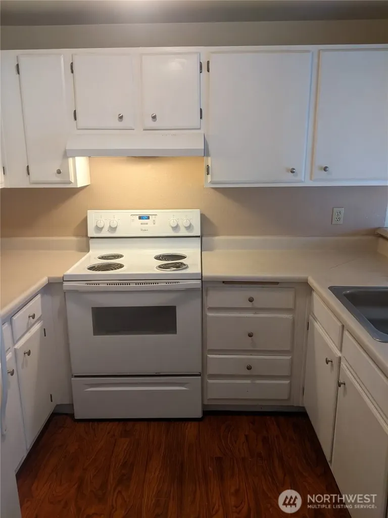 28610 16th Avenue S Federal Way WA 98003