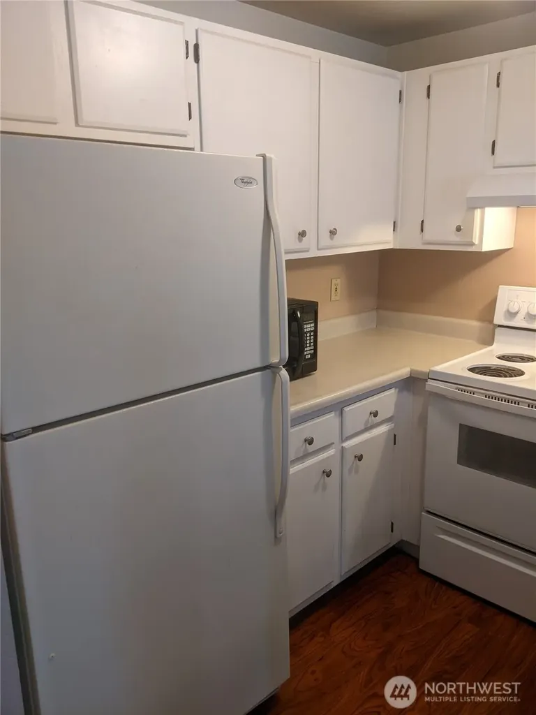 28610 16th Avenue S Federal Way WA 98003