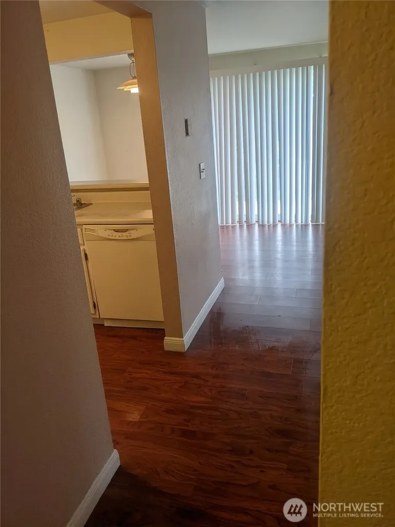 28610 16th Avenue S Federal Way WA 98003