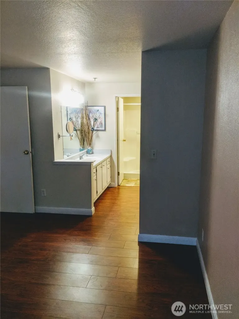 28610 16th Avenue S Federal Way WA 98003