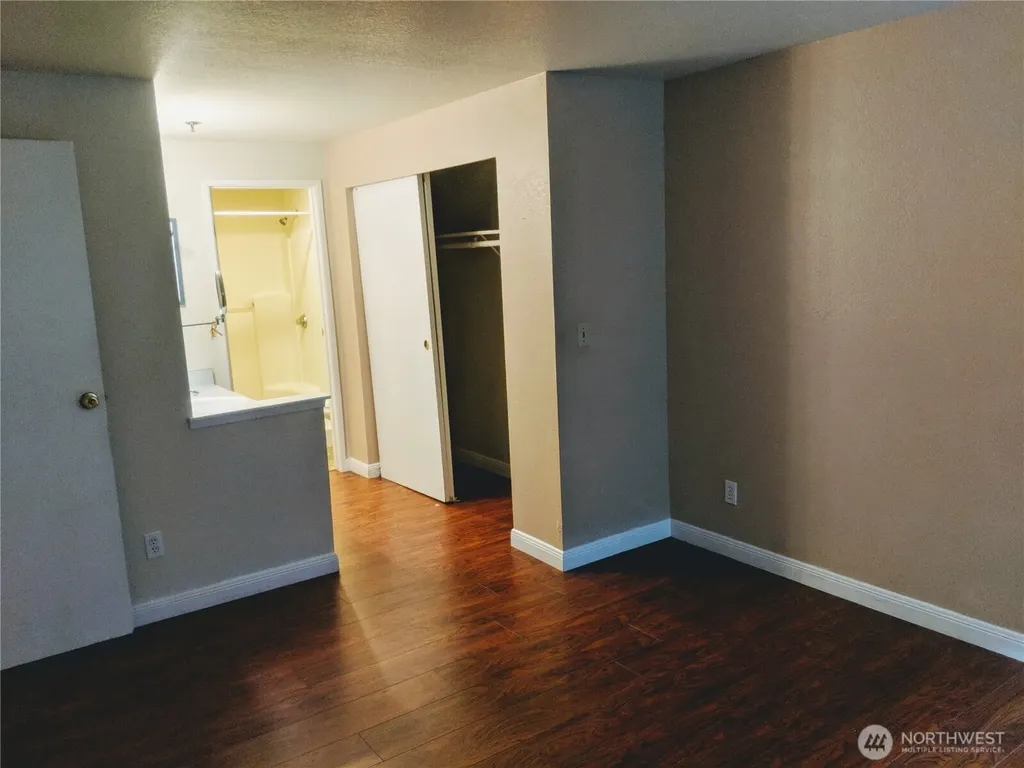 28610 16th Avenue S Federal Way WA 98003