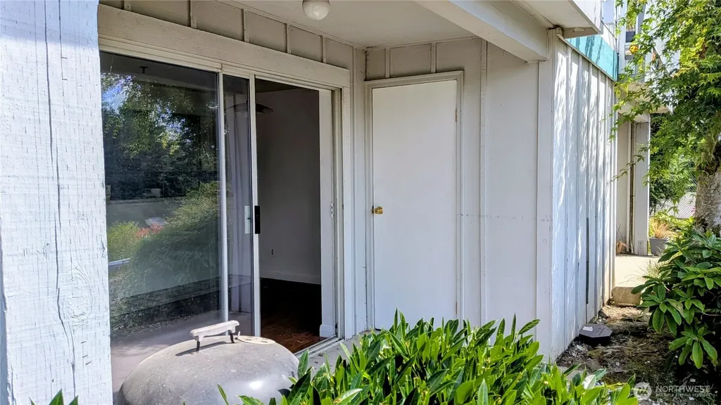 28610 16th Avenue S Federal Way WA 98003
