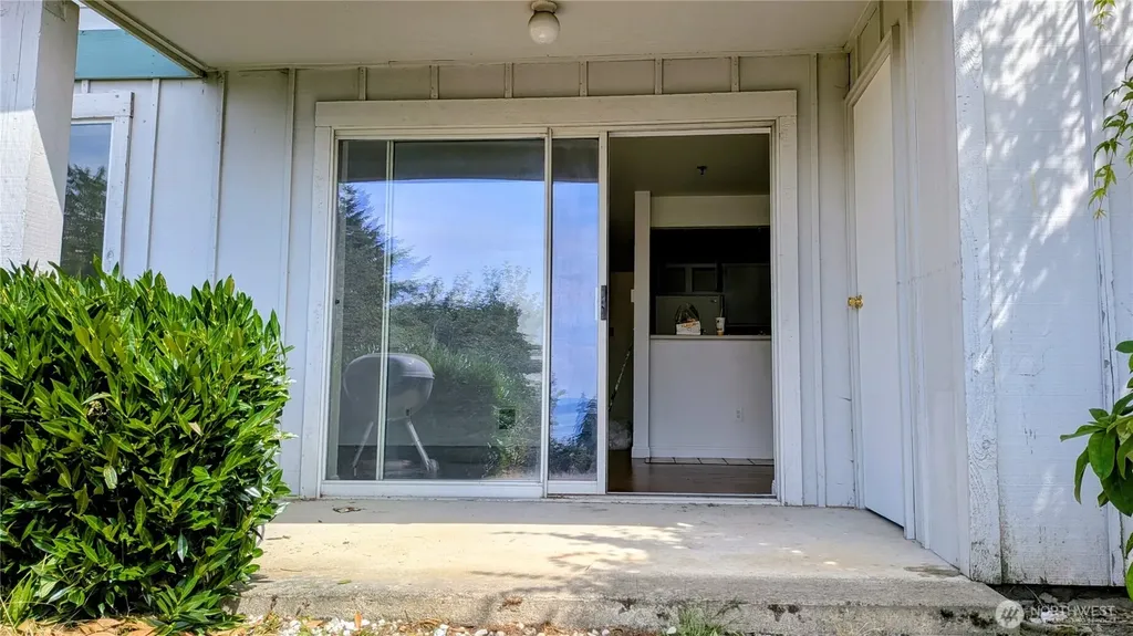 28610 16th Avenue S Federal Way WA 98003