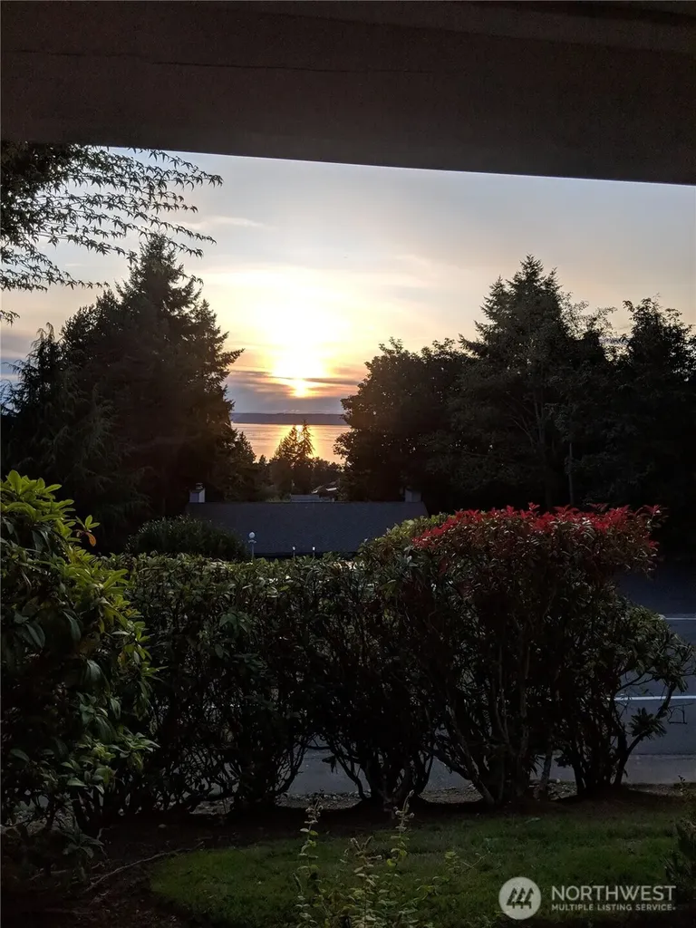 28610 16th Avenue S Federal Way WA 98003