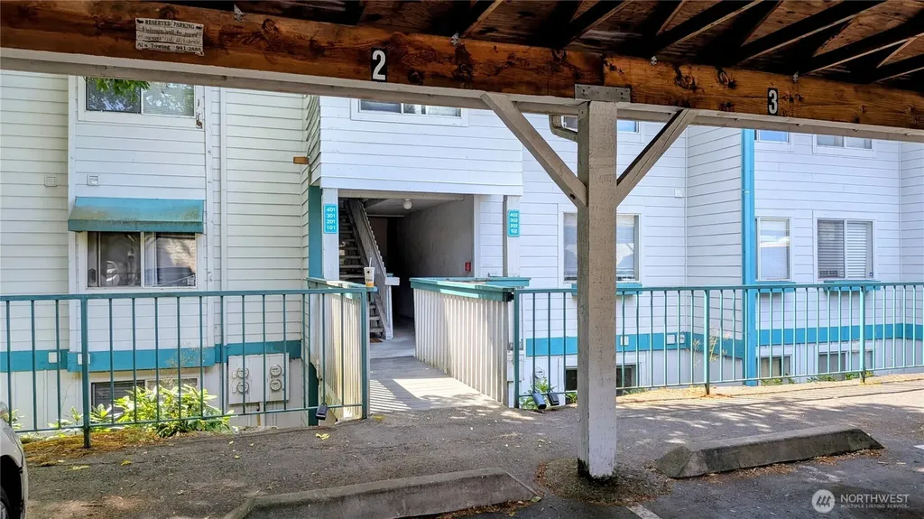 28610 16th Avenue S Federal Way WA 98003