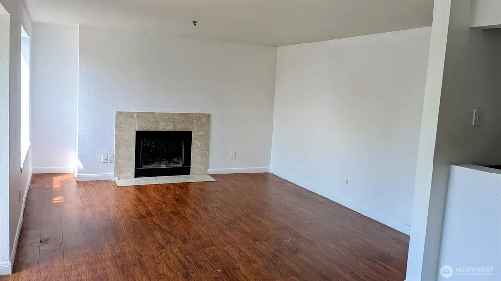 28610 16th Avenue S Federal Way WA 98003