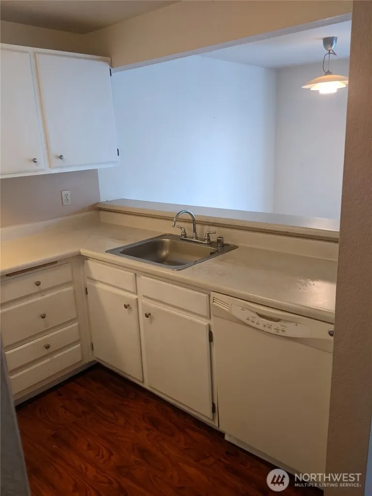 28610 16th Avenue S Federal Way WA 98003