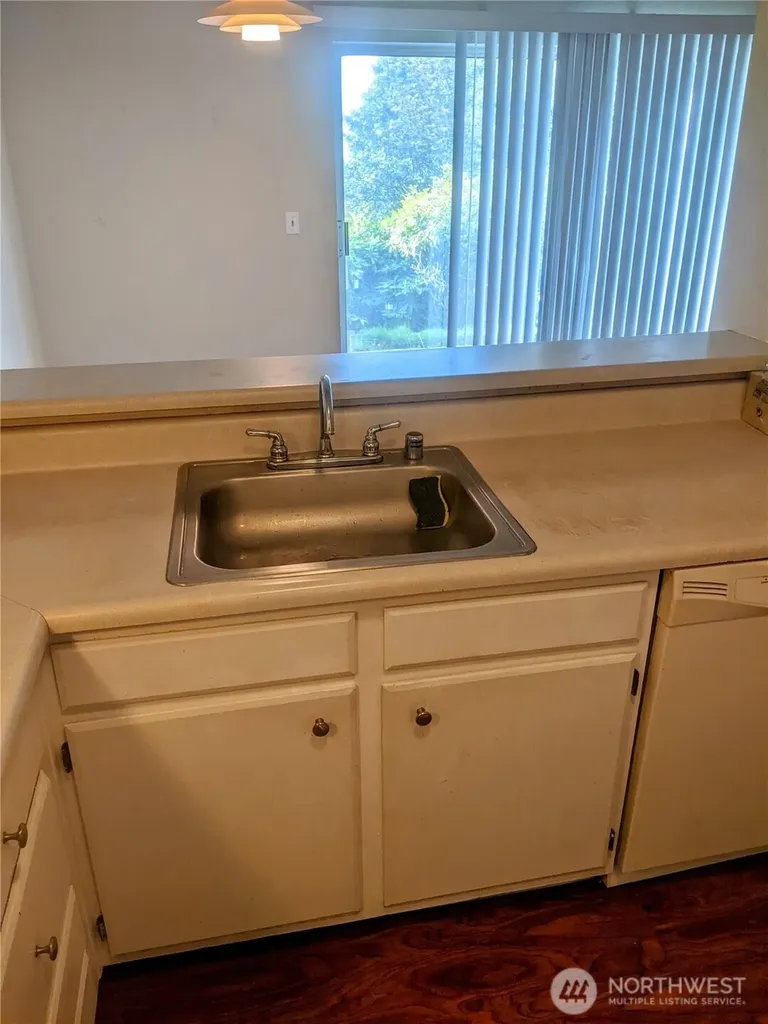 28610 16th Avenue S Federal Way WA 98003