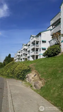 28610 16th Avenue S Federal Way WA 98003