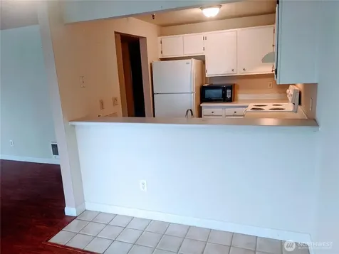 28610 16th Avenue S Federal Way WA 98003