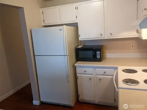 28610 16th Avenue S Federal Way WA 98003