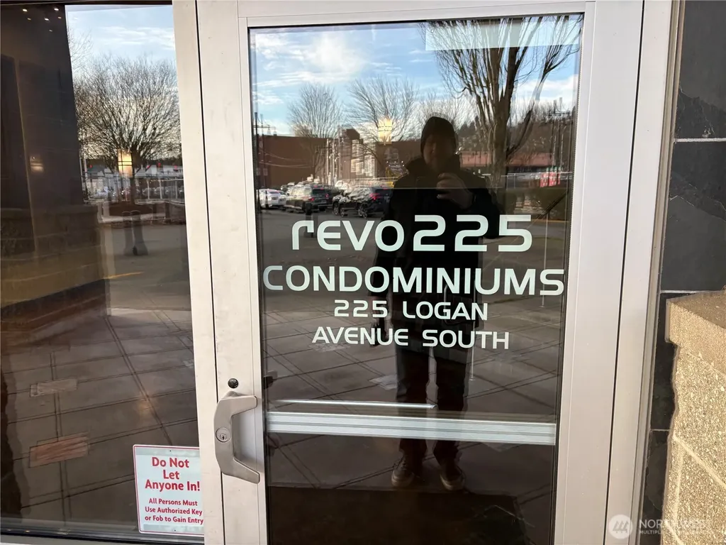 225 Logan Avenue S Renton WA 98057