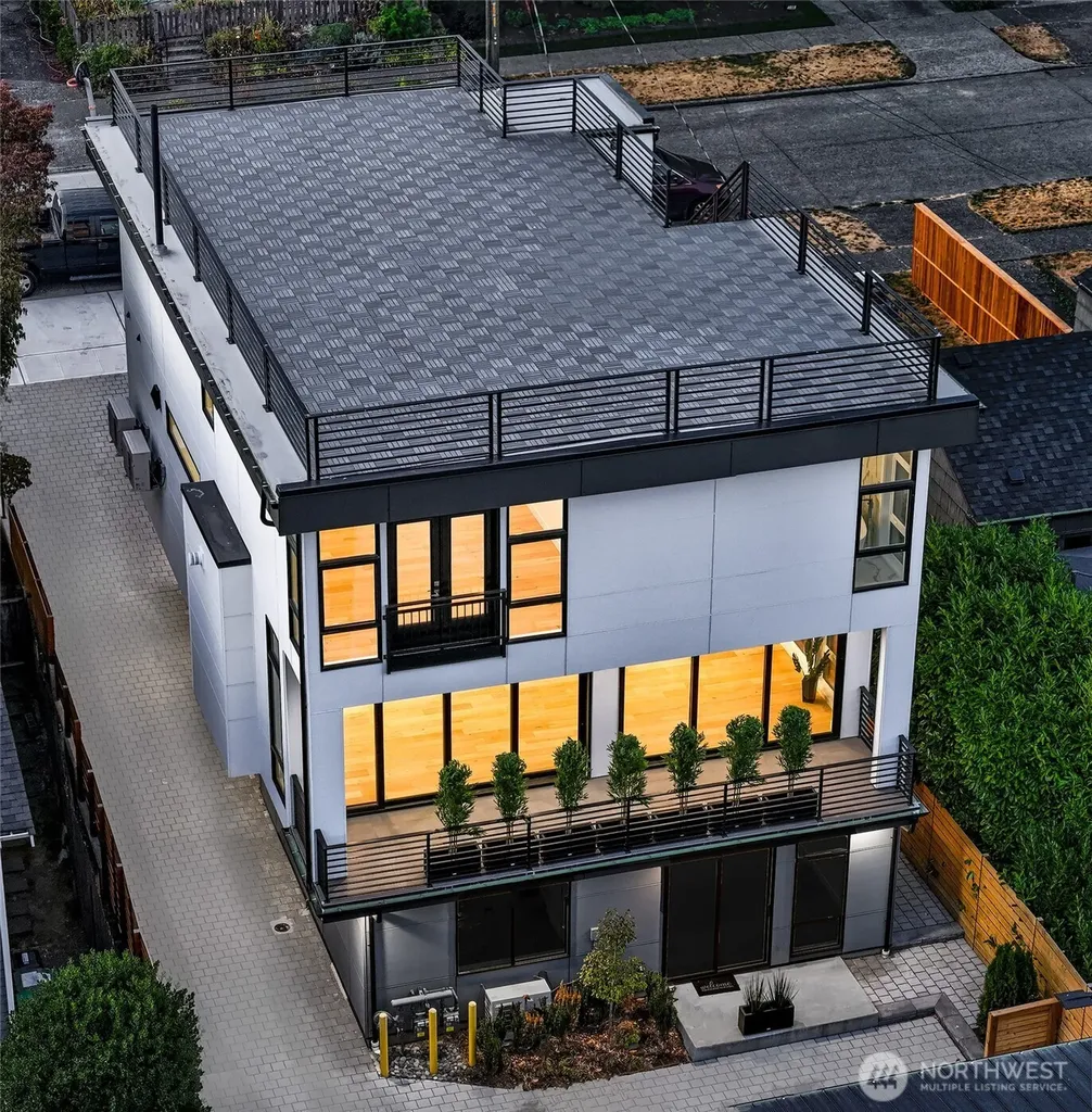 4015 NE 56th Seattle WA 98105
