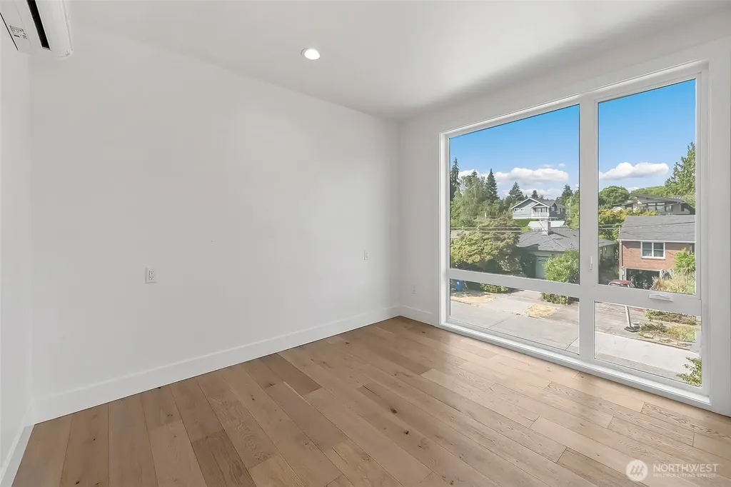 4015 NE 56th Seattle WA 98105
