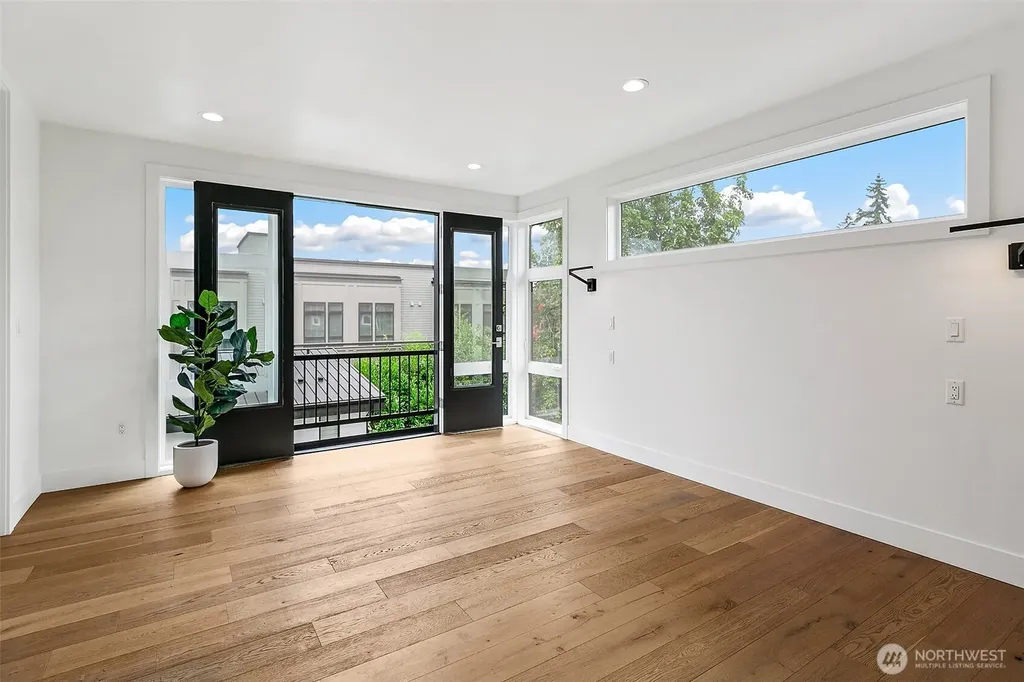4015 NE 56th Seattle WA 98105