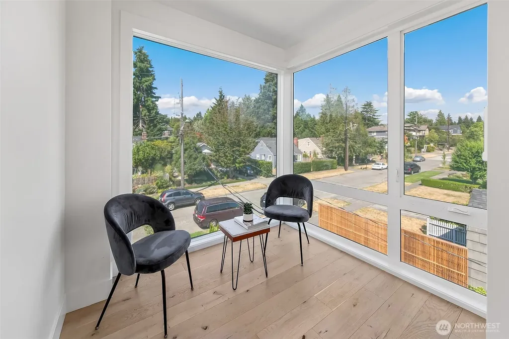 4015 NE 56th Seattle WA 98105