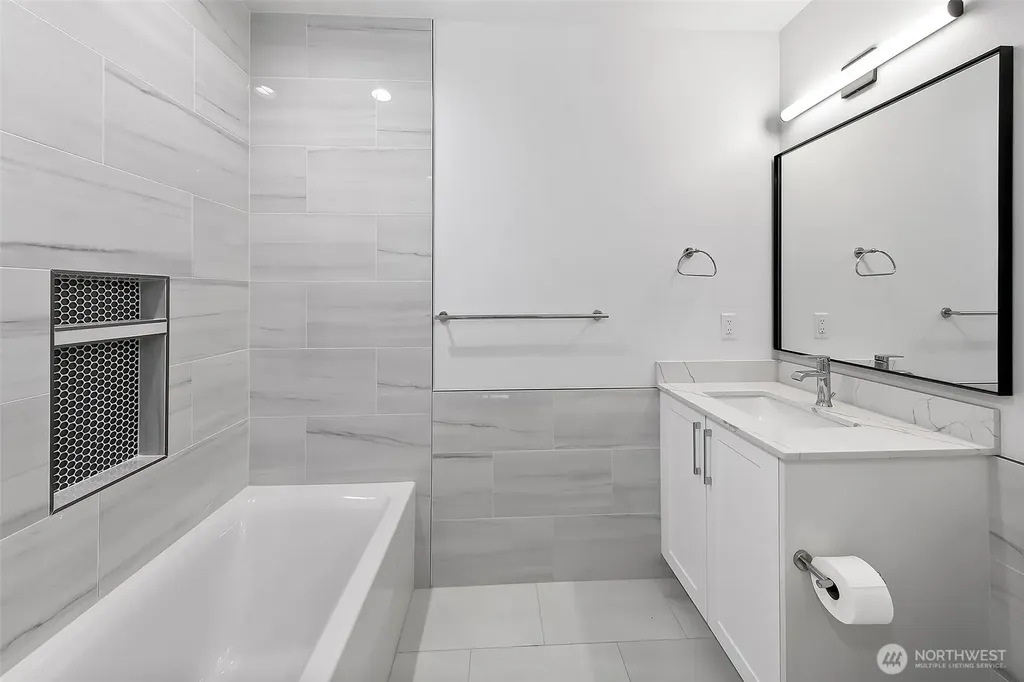 4015 NE 56th Seattle WA 98105
