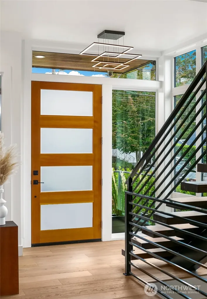 4015 NE 56th Seattle WA 98105