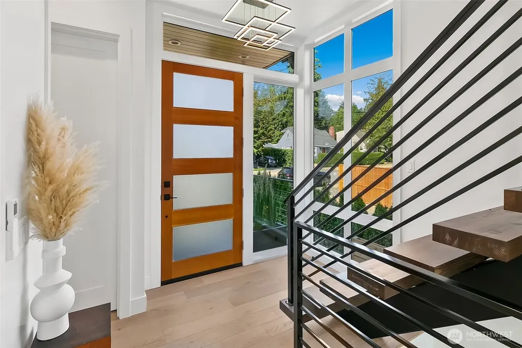 4015 NE 56th Seattle WA 98105
