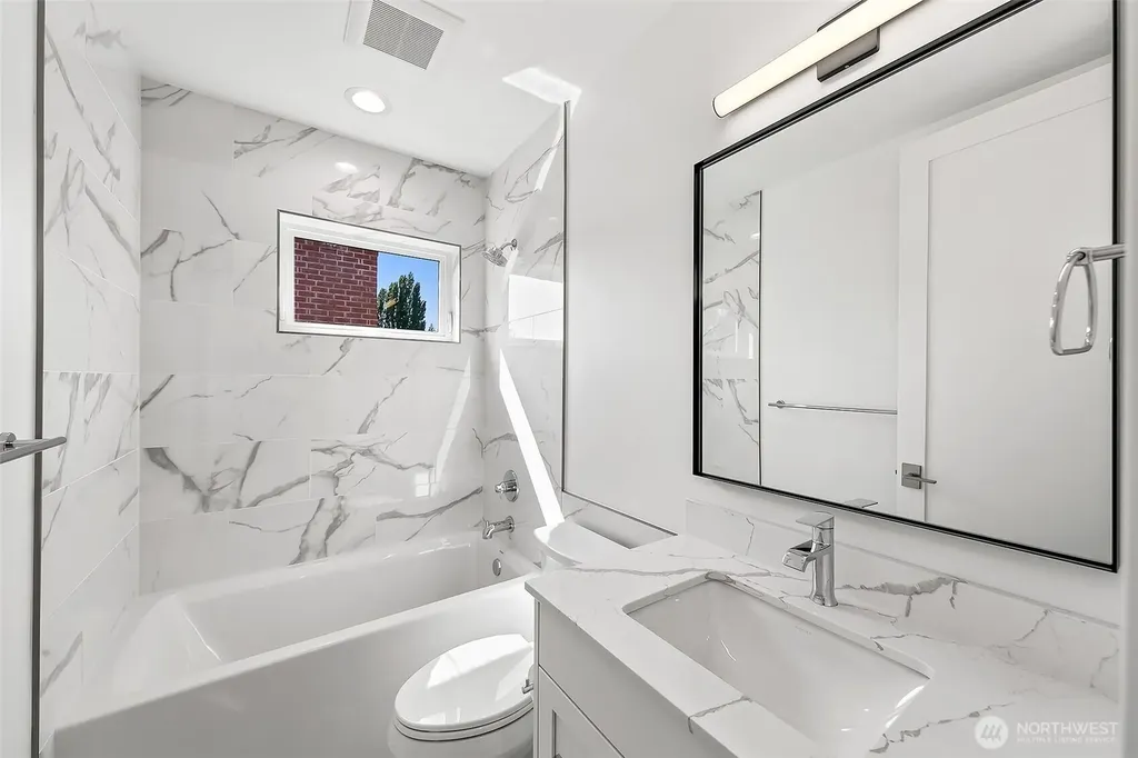 4015 NE 56th Seattle WA 98105