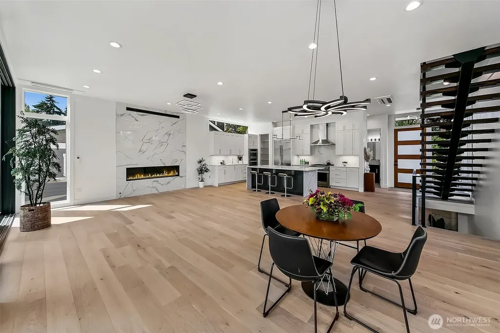 4015 NE 56th Seattle WA 98105