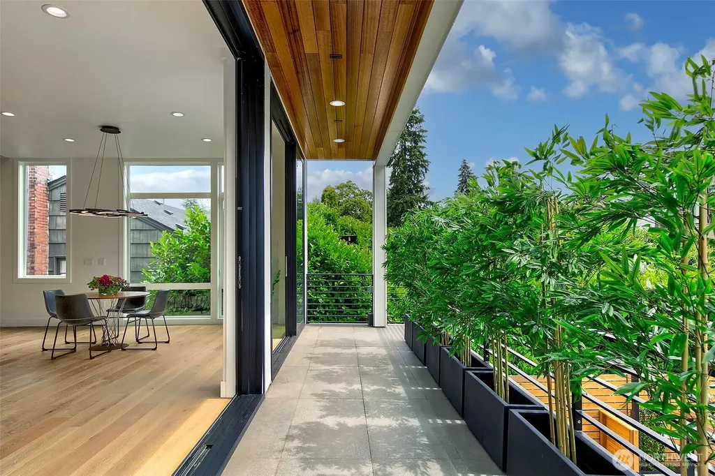 4015 NE 56th Seattle WA 98105
