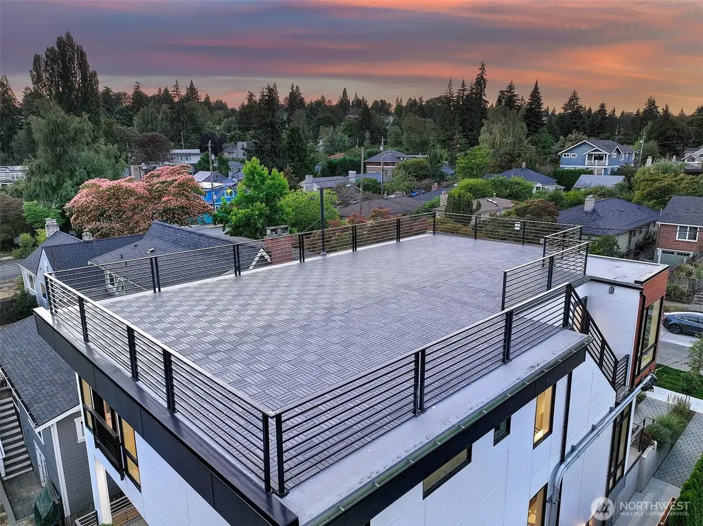 4015 NE 56th Seattle WA 98105