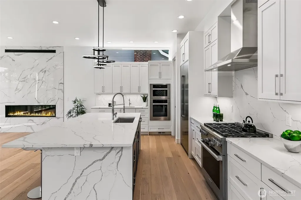 4015 NE 56th Seattle WA 98105