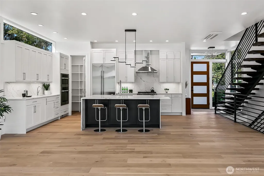 4015 NE 56th Seattle WA 98105