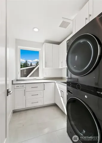 4015 NE 56th Seattle WA 98105