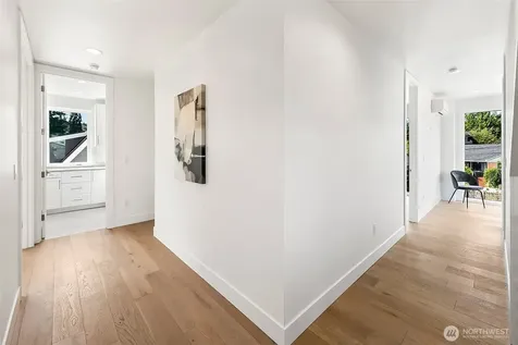 4015 NE 56th Seattle WA 98105