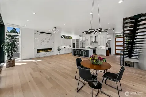 4015 NE 56th Seattle WA 98105