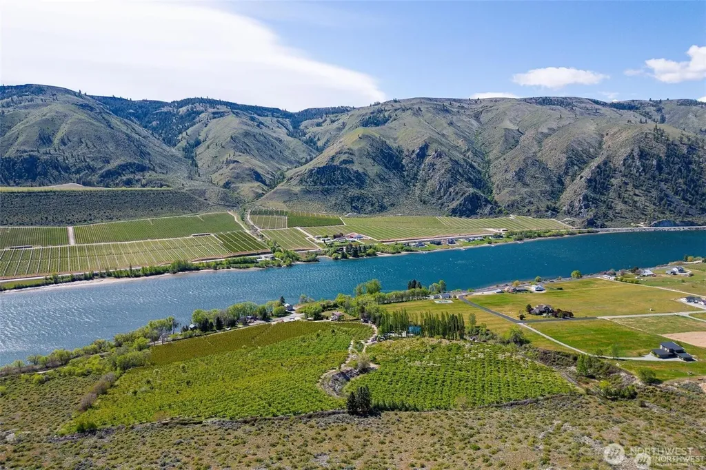 3710 Stayman Flats Road Chelan WA 98816