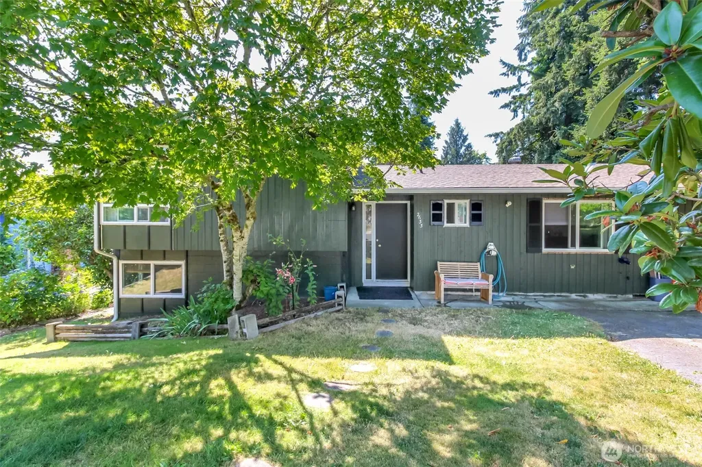 2633 Lake Youngs Court SE Renton WA 98058