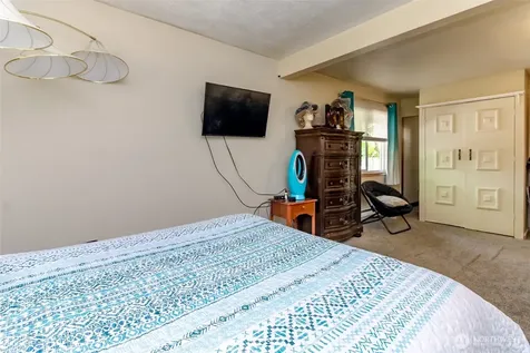 2633 Lake Youngs Court SE Renton WA 98058