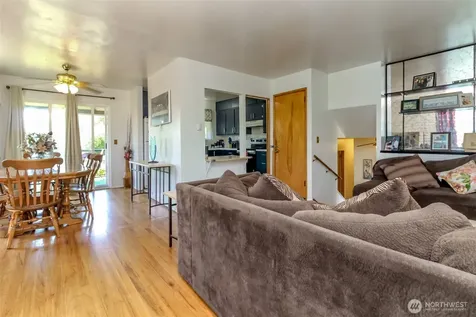 2633 Lake Youngs Court SE Renton WA 98058