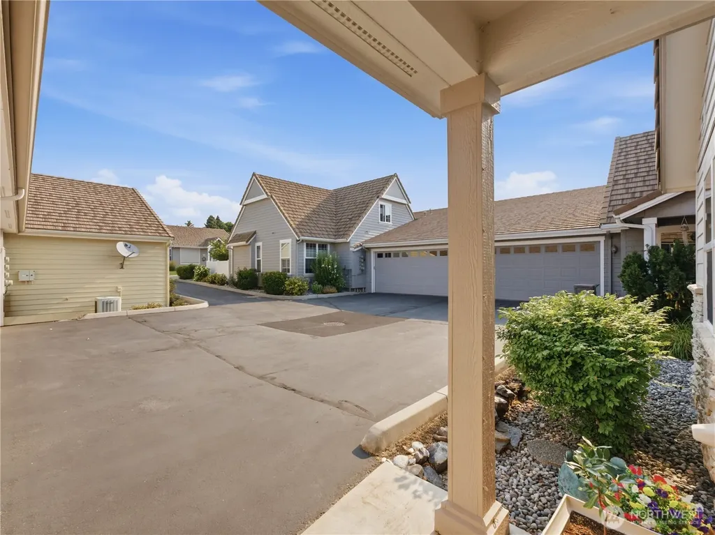 1494 Eastmont Avenue East Wenatchee WA 98802