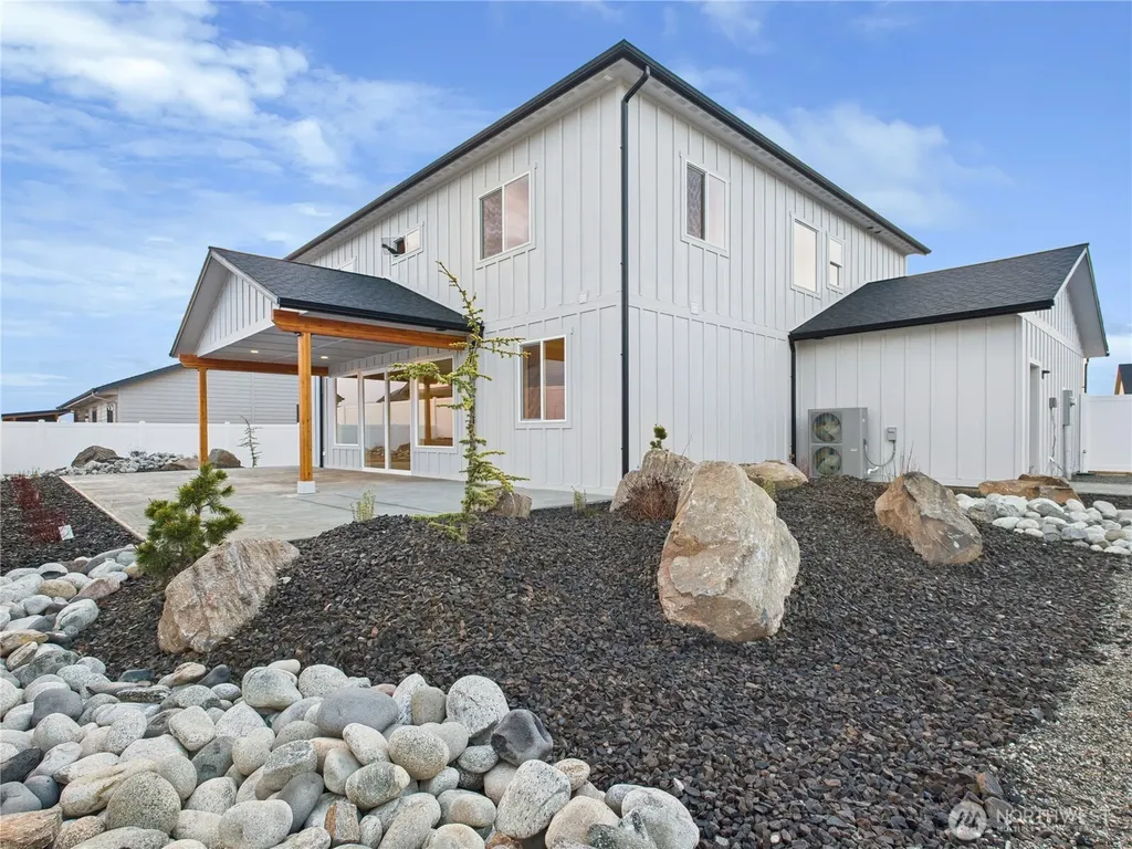 857 NE Tyler Place East Wenatchee WA 98802
