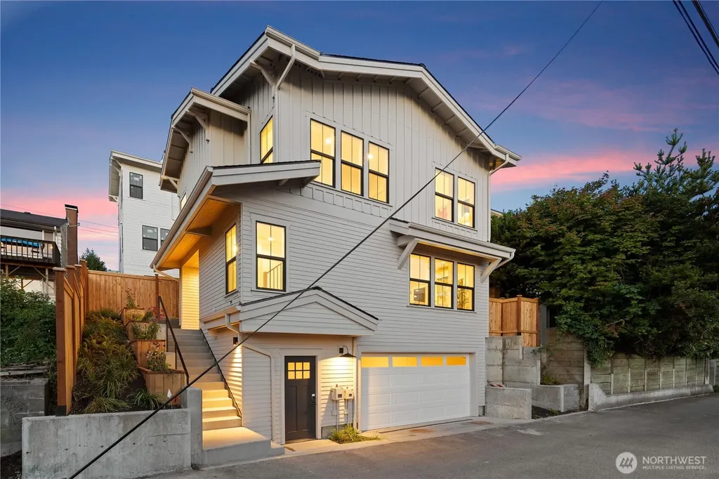 3245 13th Avenue W Seattle WA 98119