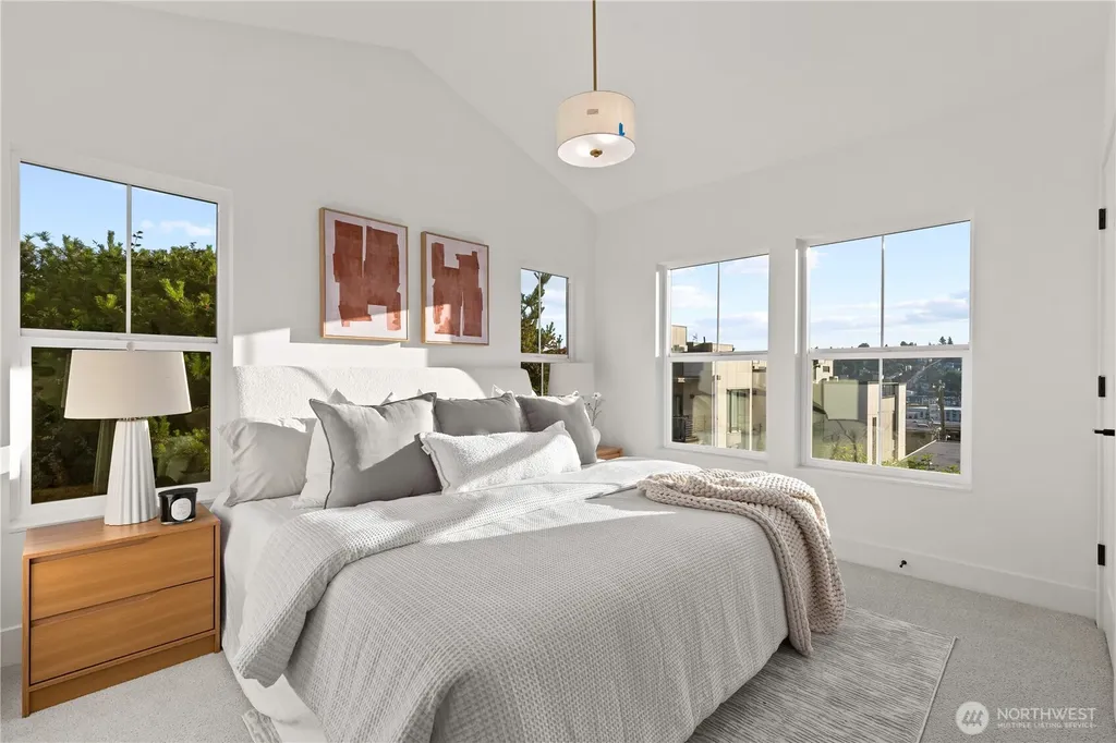 3245 13th Avenue W Seattle WA 98119