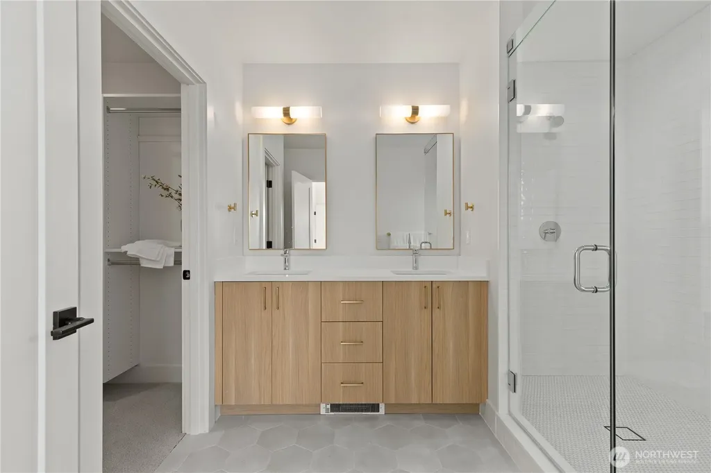 3245 13th Avenue W Seattle WA 98119