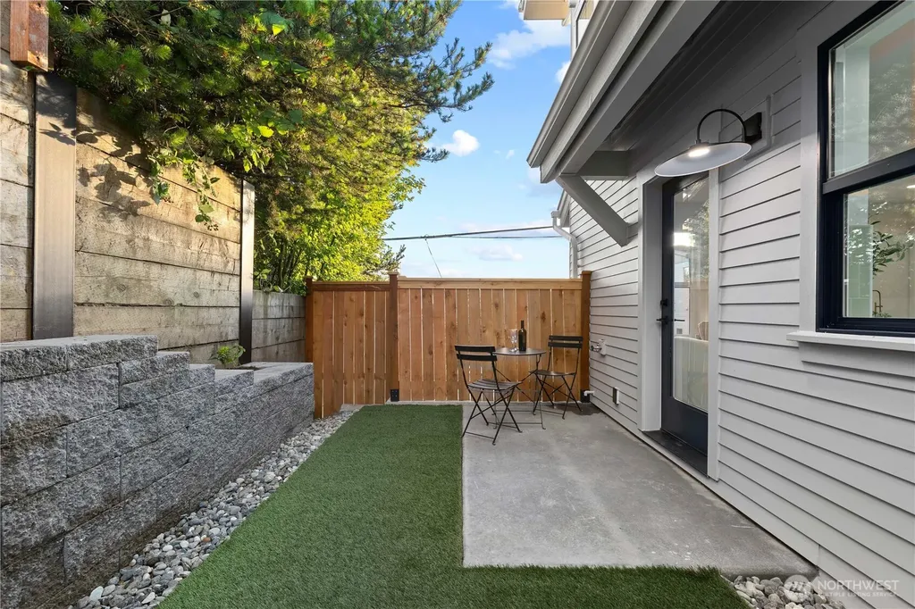3245 13th Avenue W Seattle WA 98119