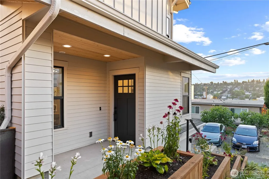 3245 13th Avenue W Seattle WA 98119