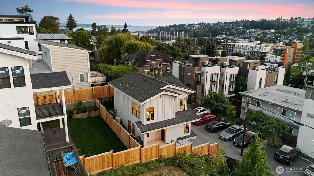 3245 13th Avenue W Seattle WA 98119