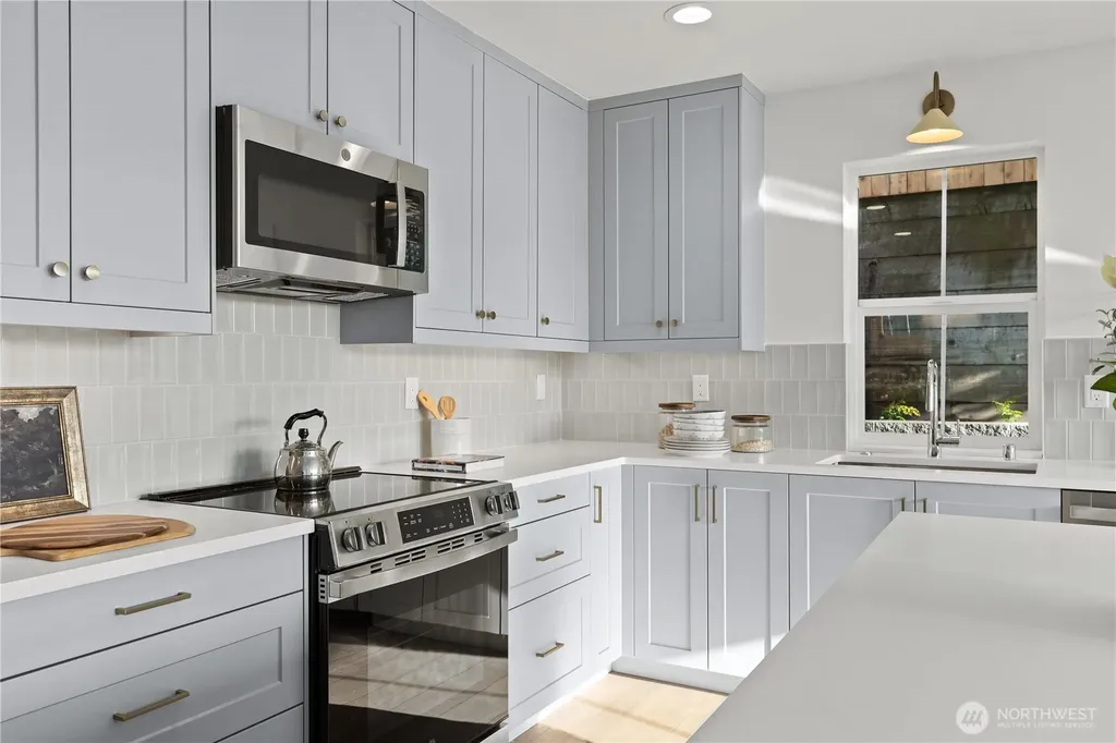 3245 13th Avenue W Seattle WA 98119