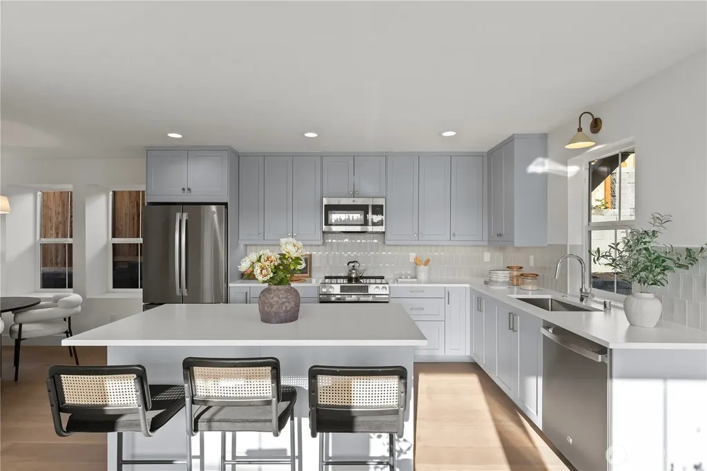 3245 13th Avenue W Seattle WA 98119